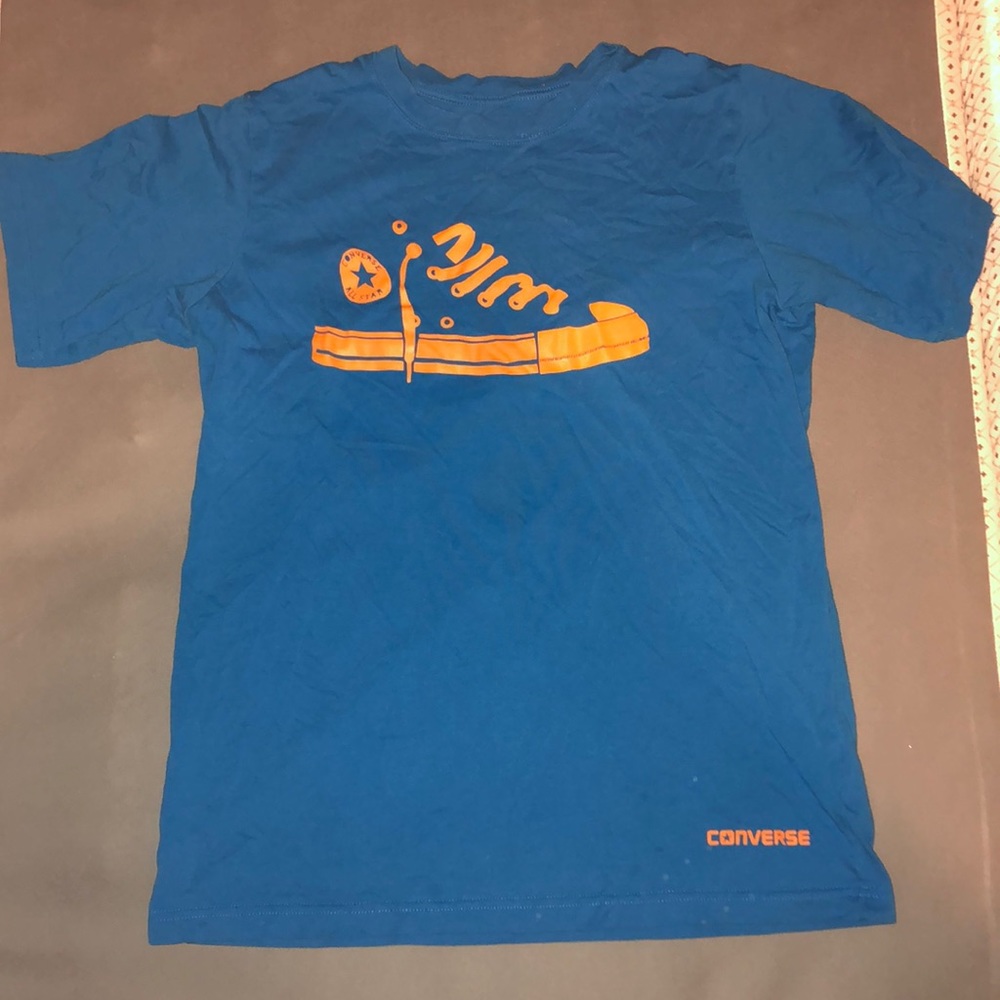 Converse T-shirt.